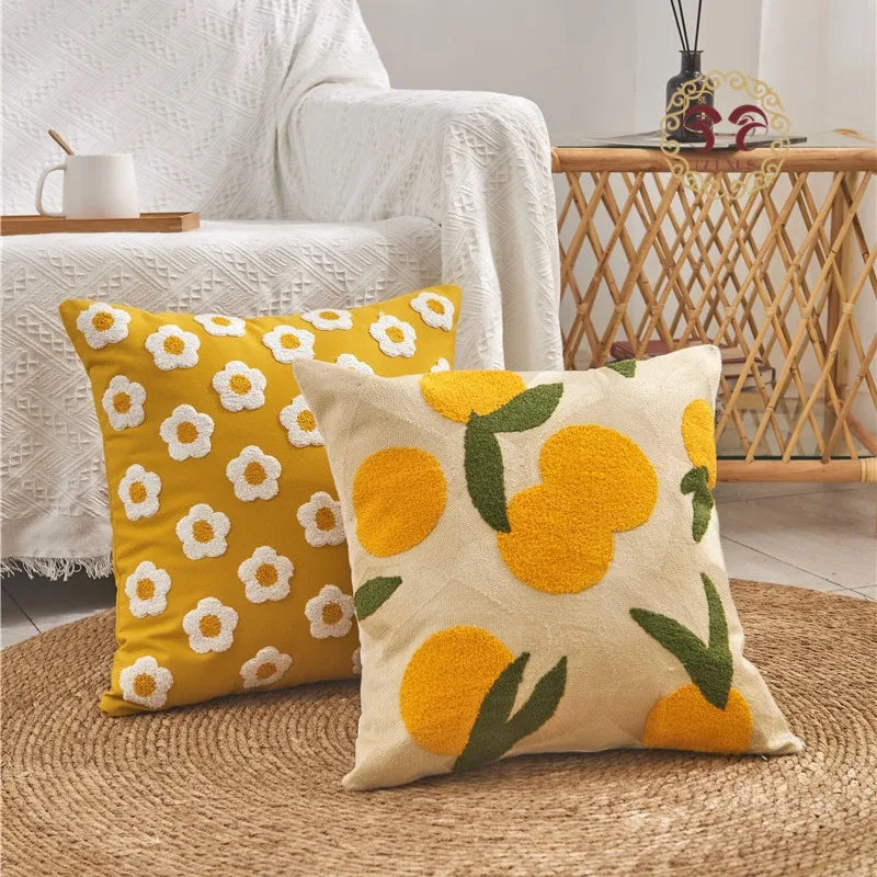 Measuring 45 x 45 cm, this cotton and polyester cushion cover is the perfect size to brighten up your home décor with effortless style and a cozy vibe