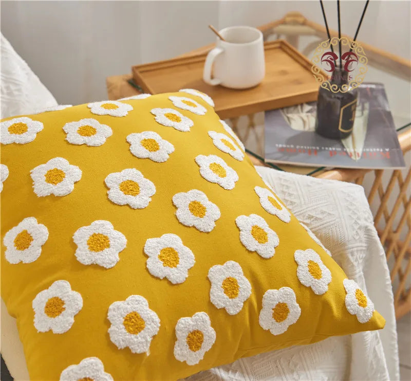 Measuring 45 x 45 cm, this cotton and polyester cushion cover is the perfect size to brighten up your home décor with style and a cozy vibe.